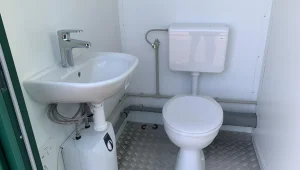 8'x5' Toilet Unit Ref:3031