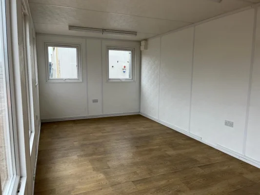  - Ref: mktsuite - 32 x 10 Cabin