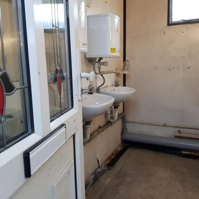  - Ref: 3350 - 21'x9' Toilet