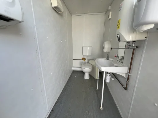  - Ref: 3615 - 21'x9' Toilet