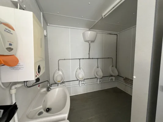  - Ref: 3615 - 21'x9' Toilet