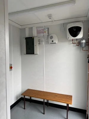  - Ref: 3717 - 32'x10' Toilet