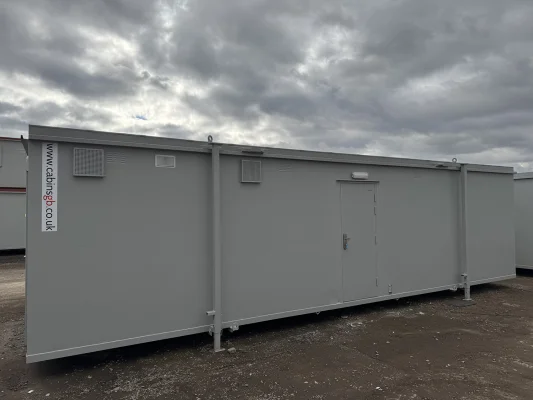  - Ref: 3717 - 32'x10' Toilet