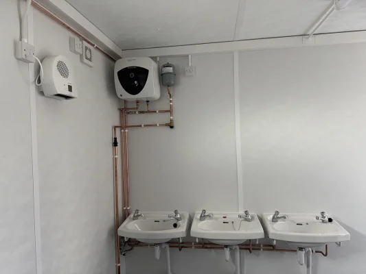  - Ref: 3717 - 32'x10' Toilet
