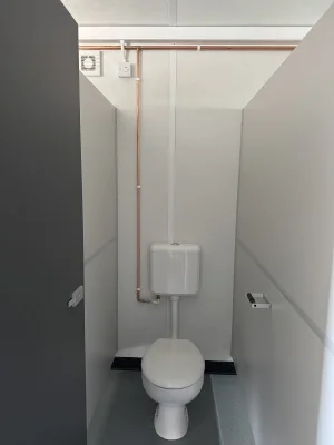 - Ref: 3717 - 32'x10' Toilet
