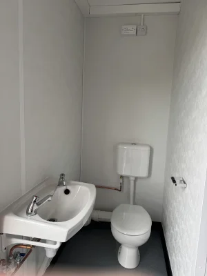  - Ref: 3717 - 32'x10' Toilet