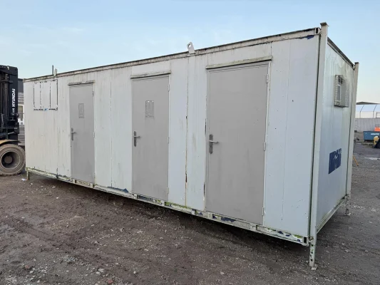  - Ref: 3835 - 24'x9' Toilet