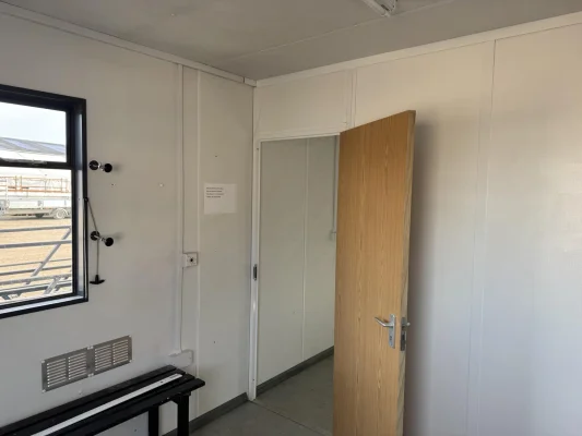  - Ref: 3881 - 32'x10' Cabin