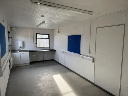  - Ref: 3881 - 32'x10' Cabin
