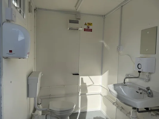  - Ref: 3892 - 12'x9' Toilet