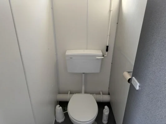  - Ref: 3892 - 12'x9' Toilet
