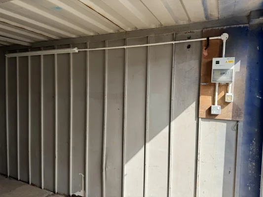  - Ref: 3883 - 21'x8' Container