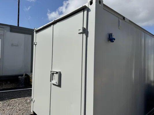  - Ref: 3883 - 21'x8' Container