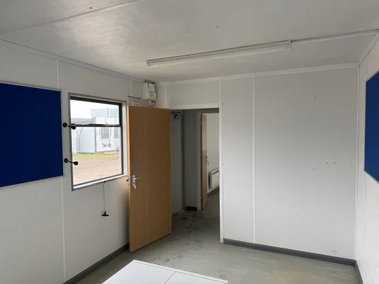  - Ref: 3956 - 32'x10' Cabin
