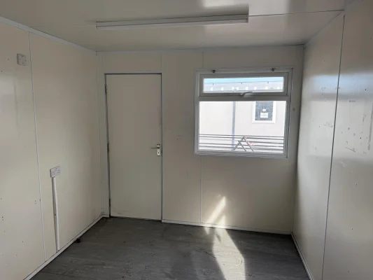  - Ref: 3989 - 24'x9' Cabins up to 24' Long