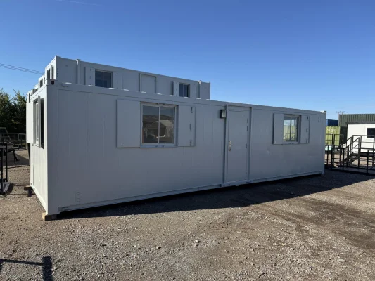  - Ref: 3941 - 32'x10' Cabin