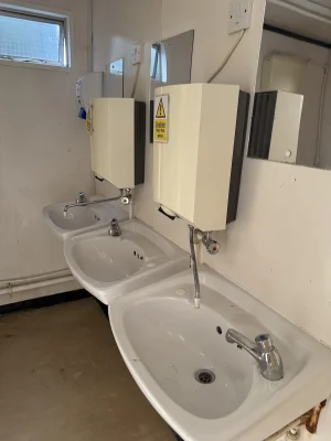  - Ref: 4071 - 16'x9' Toilet