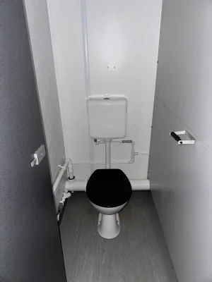  - Ref: 4041 - 32'x10' Toilet