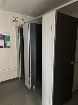  - Ref: 4041 - 32'x10' Toilet
