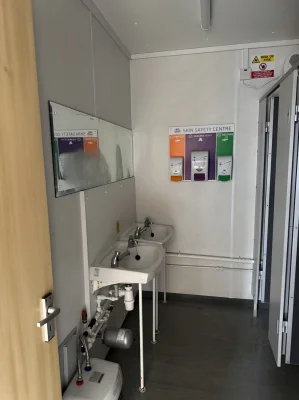  - Ref: 4041 - 32'x10' Toilet