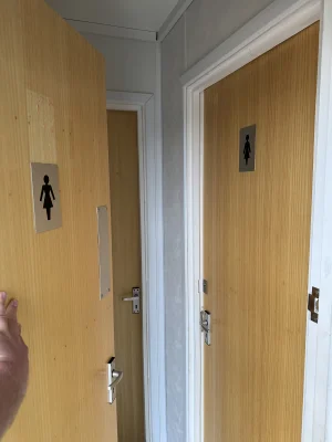  - Ref: 4041 - 32'x10' Toilet
