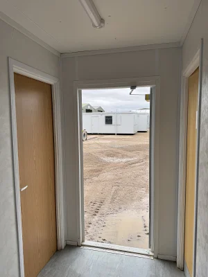  - Ref: 4041 - 32'x10' Toilet