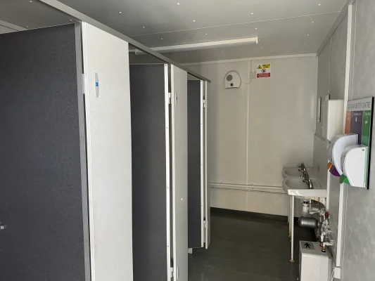  - Ref: 4041 - 32'x10' Toilet