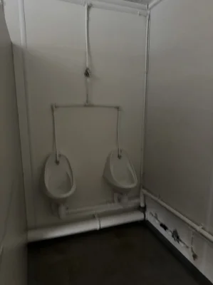  - Ref: 4041 - 32'x10' Toilet