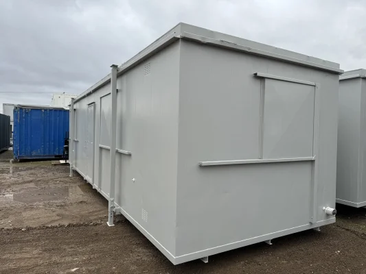  - Ref: 4041 - 32'x10' Toilet