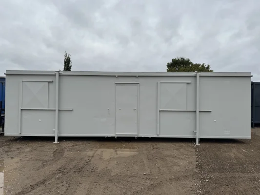  - Ref: 4041 - 32'x10' Toilet
