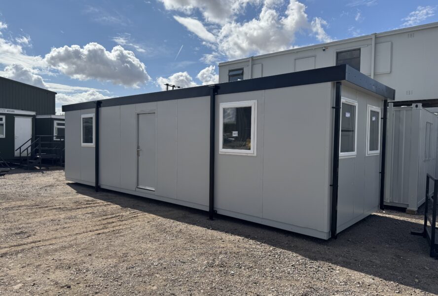 Plastisol Jackleg Cabin – 32’x10′